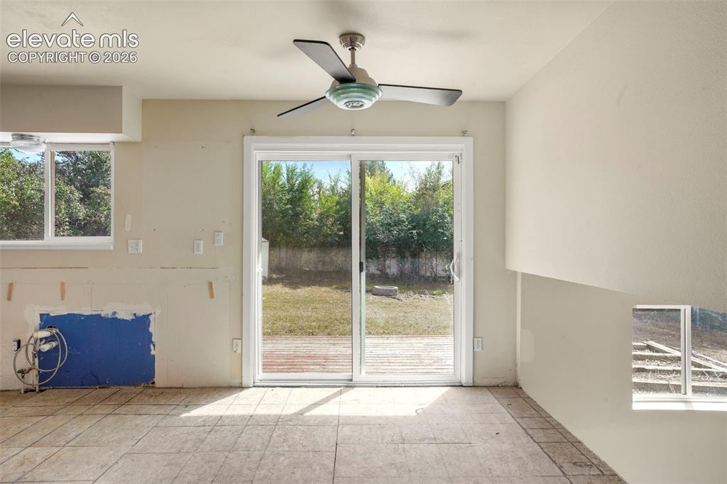 Image 11 of 29: Dining Area