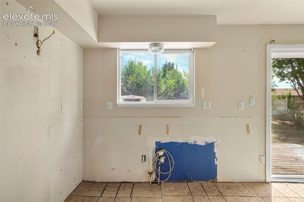 Image 14 of 29: Kitchen