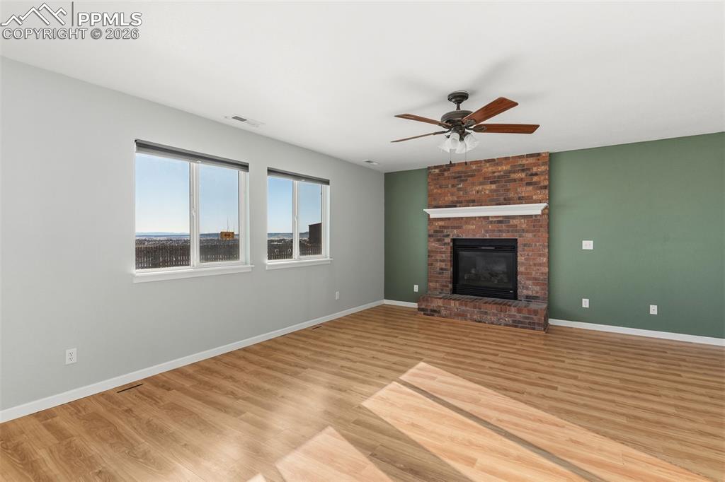 Image 20 of 50: Family Room