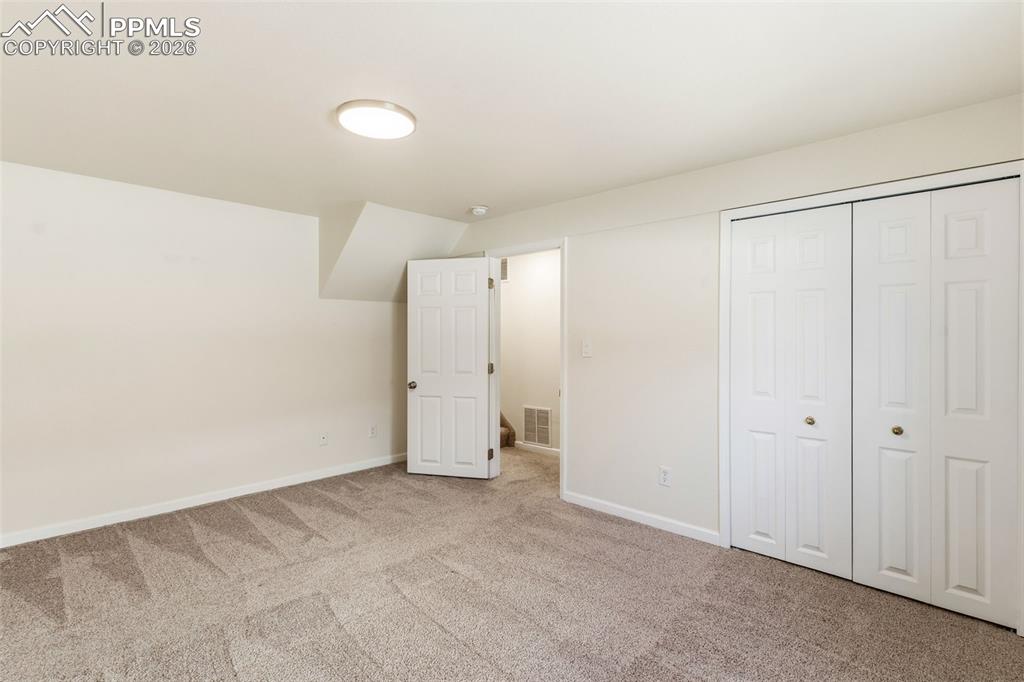 Image 34 of 50: Bedroom