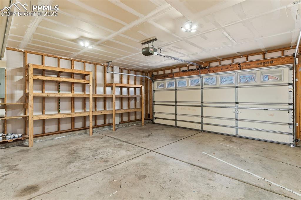 Image 38 of 50: Garage