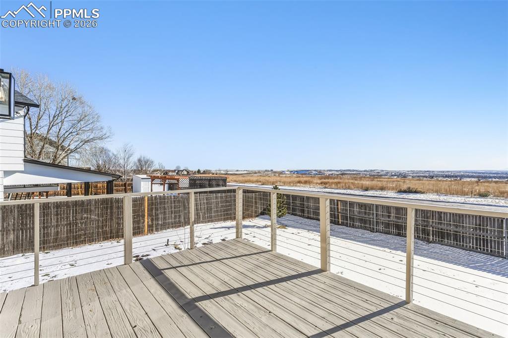 Image 40 of 50: Deck