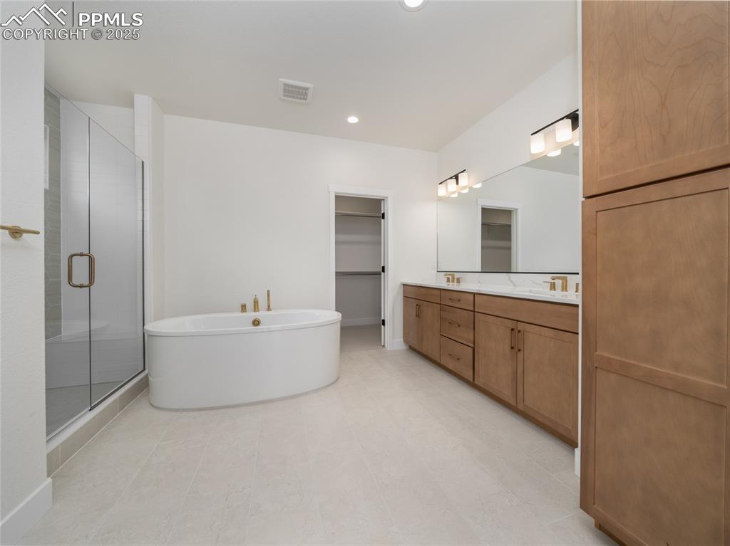 Image 12 of 29: Bathroom