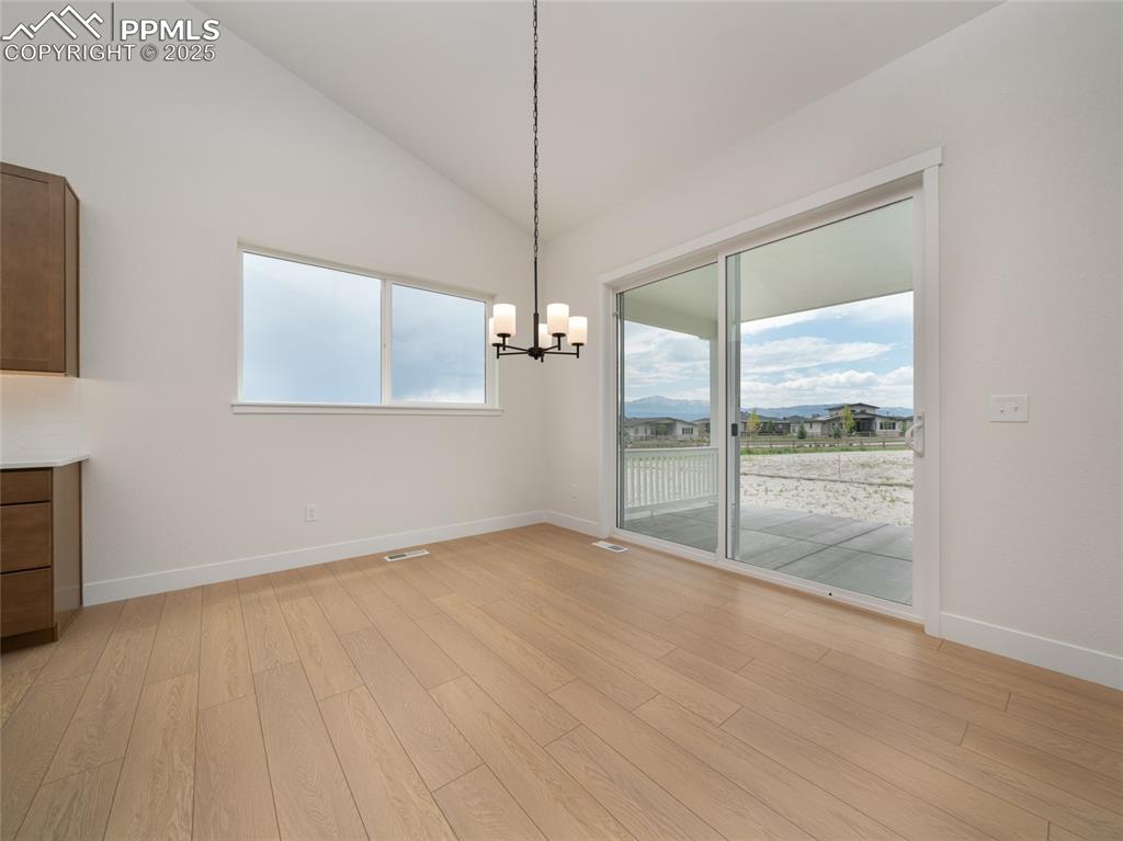Image 4 of 29: Dining Area