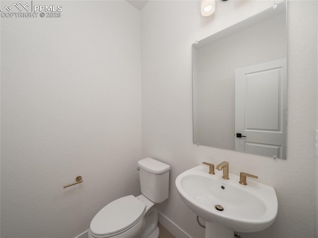 Image 7 of 29: Bathroom