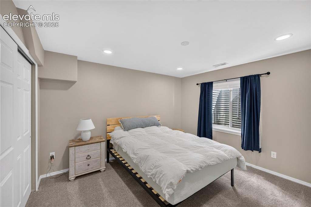 Image 19 of 31: Bedroom