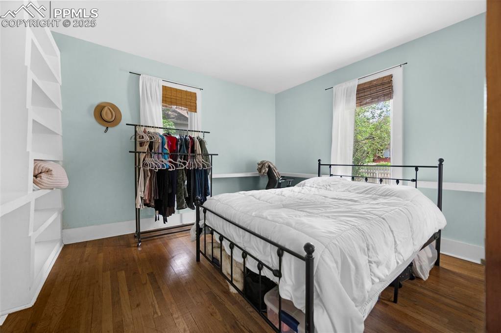 Image 10 of 28: Bedroom