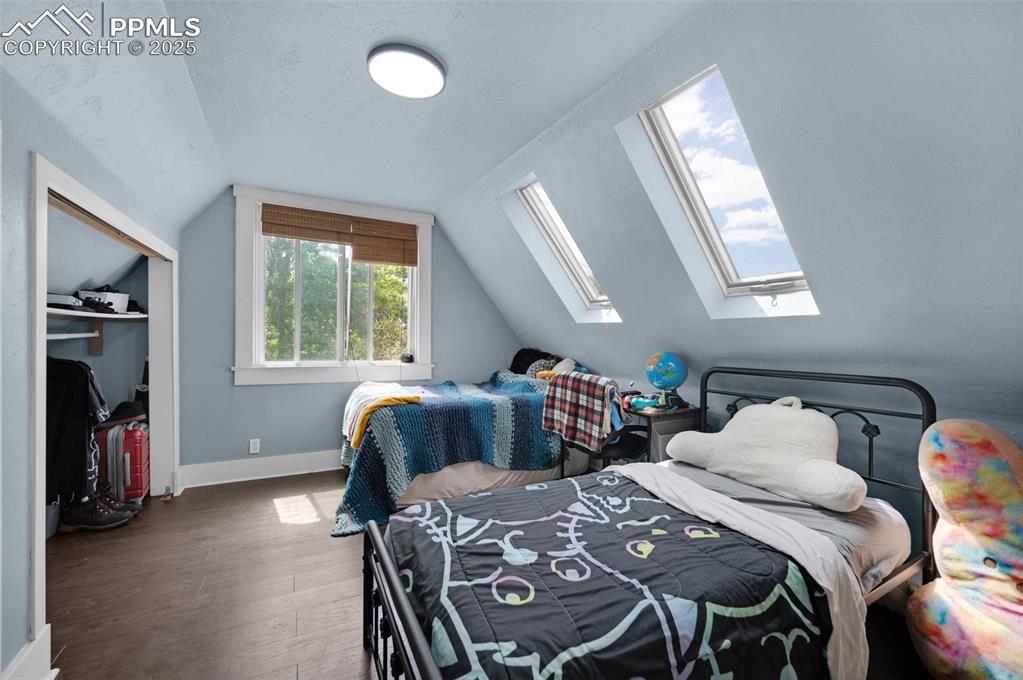 Image 14 of 28: Bedroom