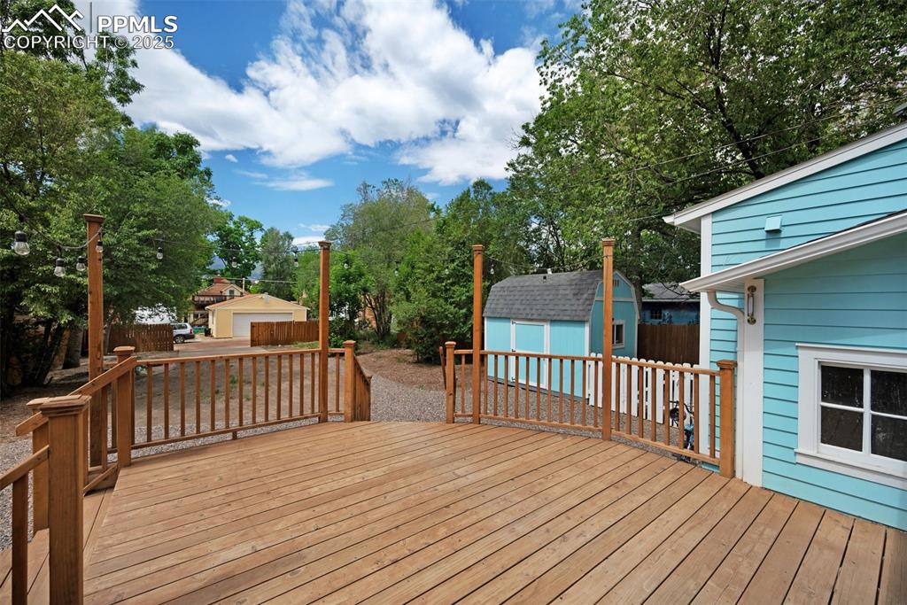 Image 20 of 28: Deck