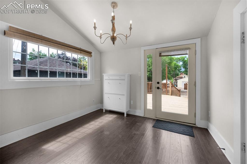 Image 6 of 28: Dining Room