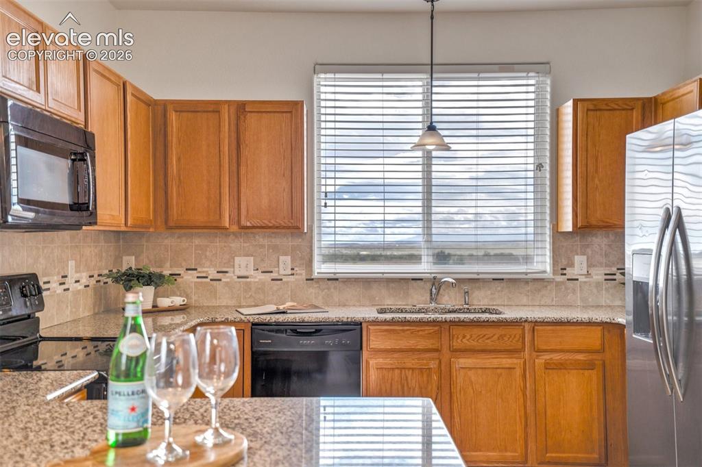 Image 13 of 39: Granite counters and all the right things. 