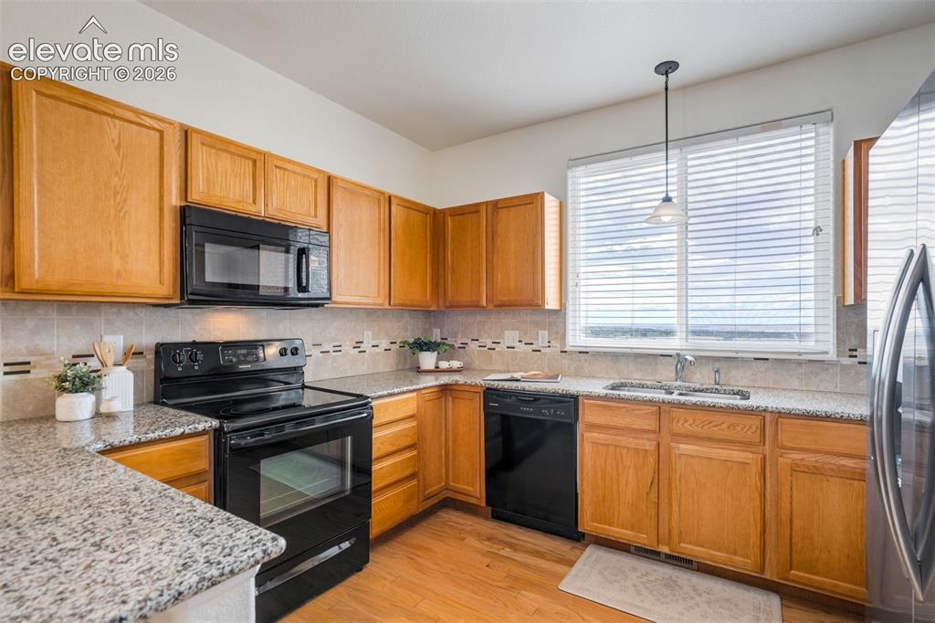 Image 9 of 39: A welcoming kitchen space ready for those chaotic mornings & relaxing eveni