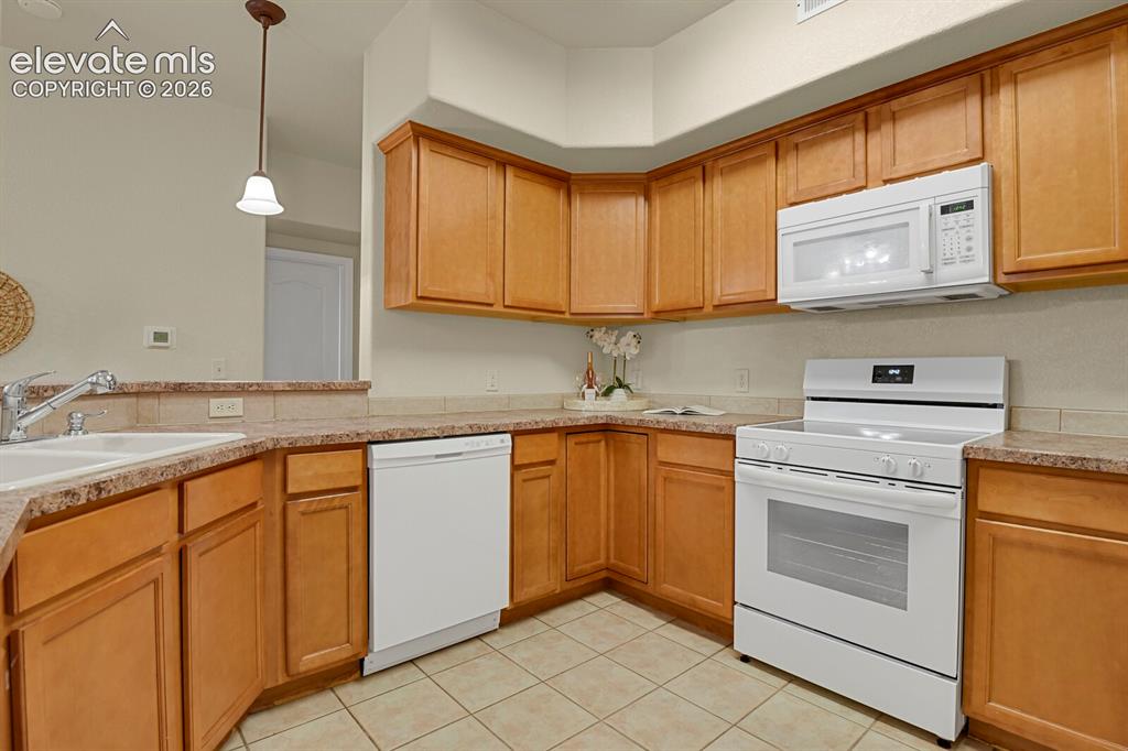 Image 12 of 36: Kitchen