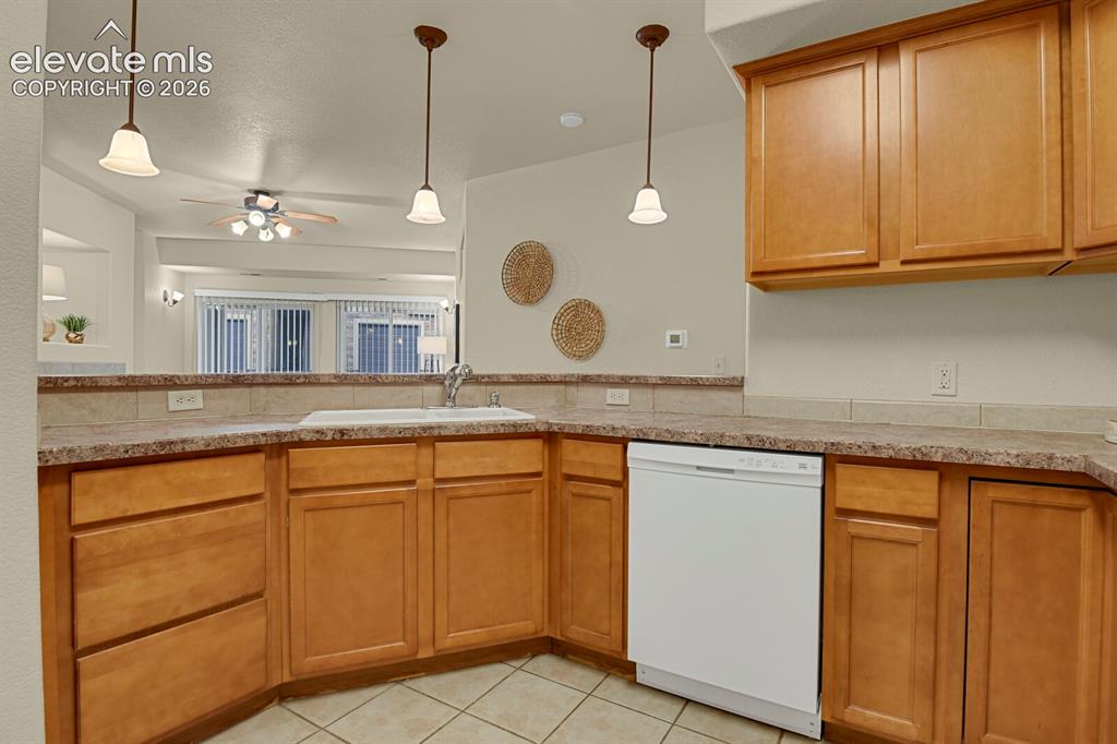 Image 13 of 36: Kitchen