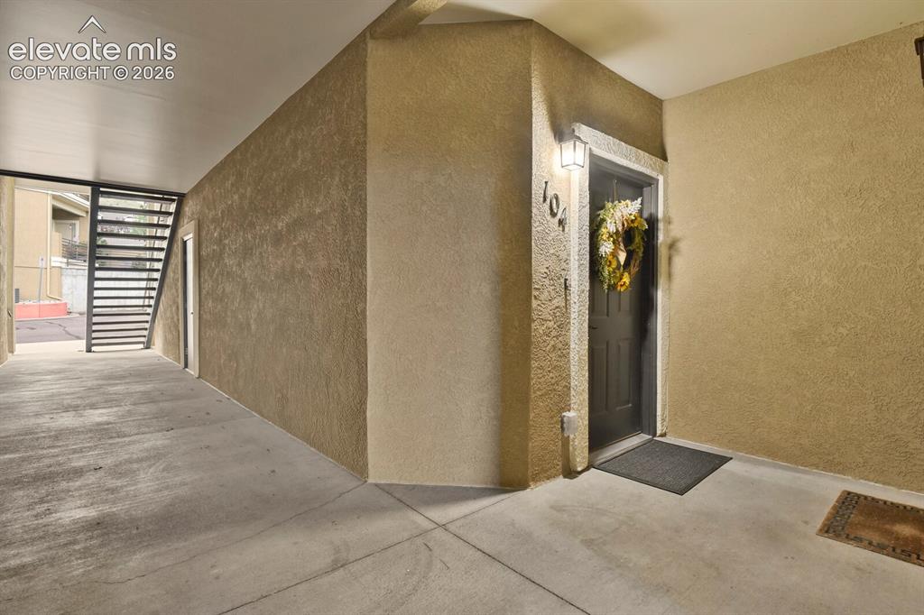 Image 5 of 36: Entry