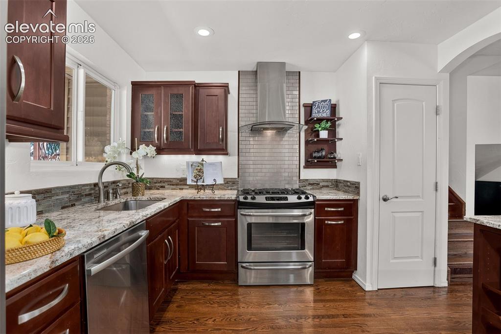 Image 13 of 38: Kitchen