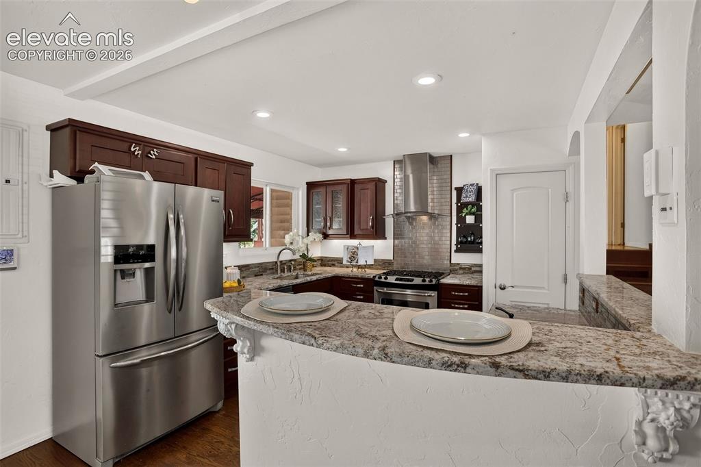 Image 14 of 38: Kitchen