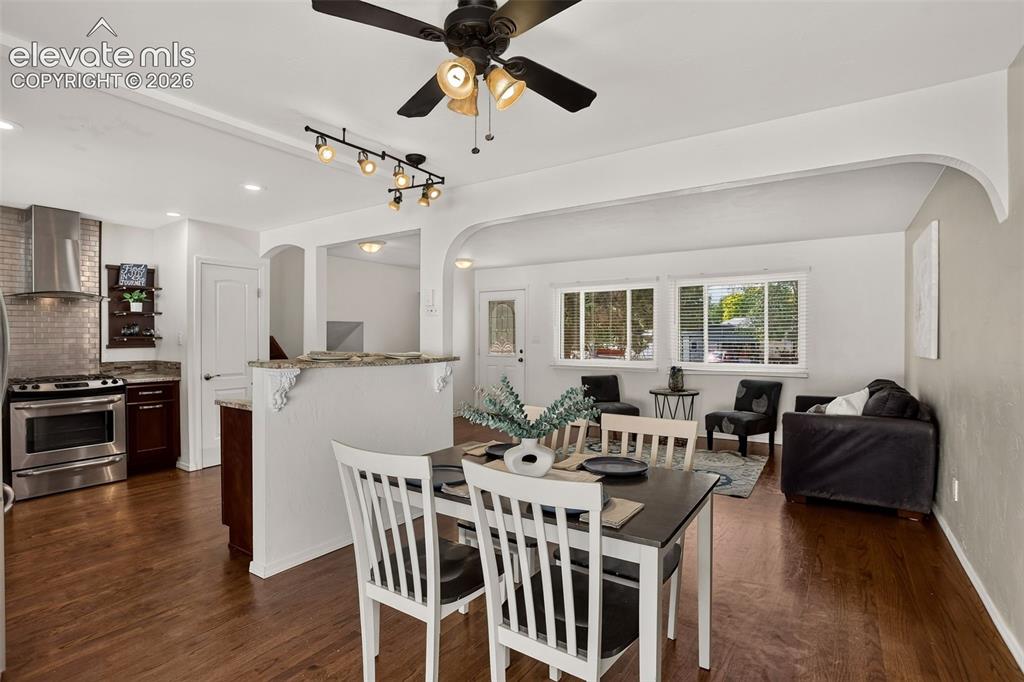 Image 15 of 38: Dining Area