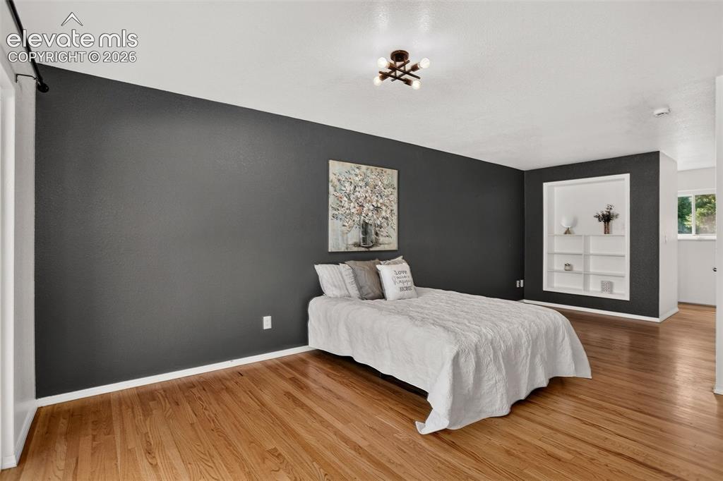 Image 17 of 38: Bedroom