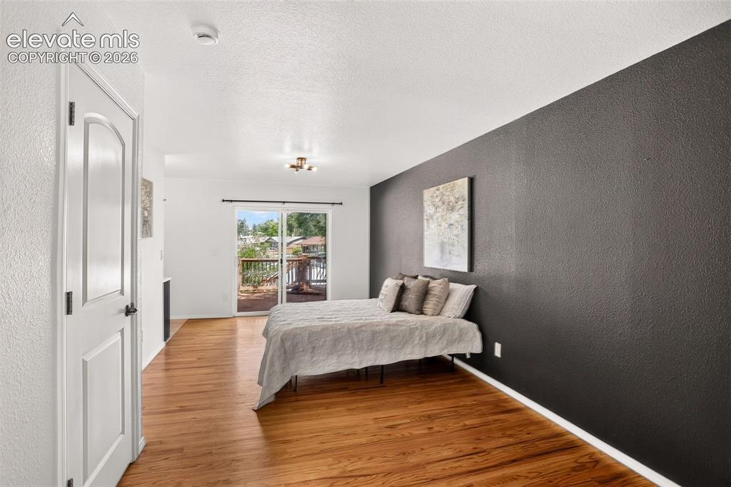 Image 18 of 38: Bedroom