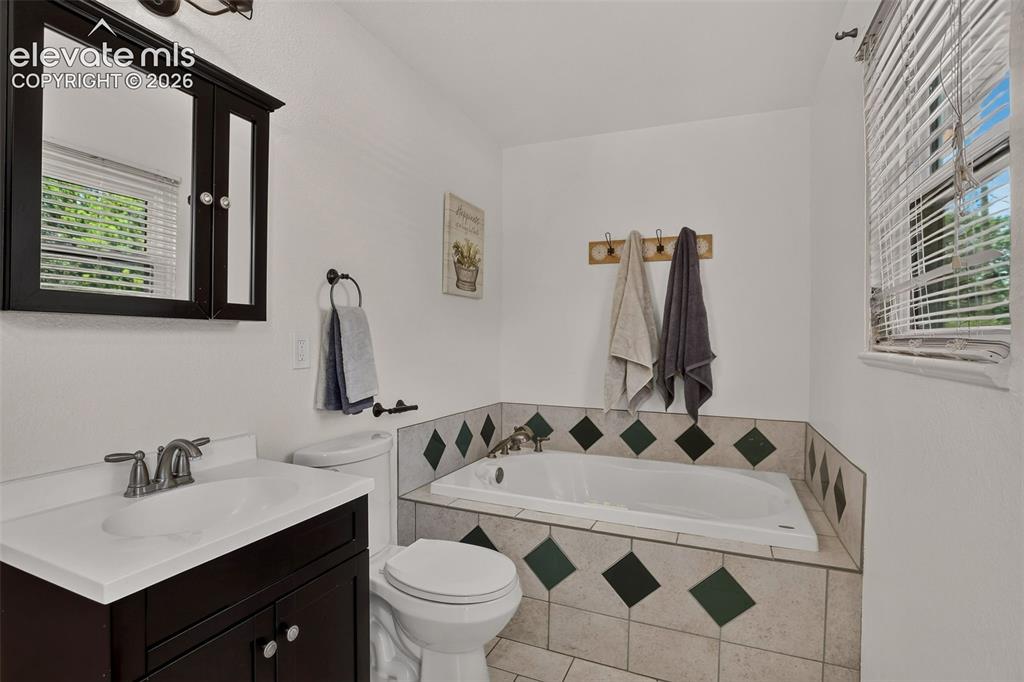 Image 22 of 38: Bathroom