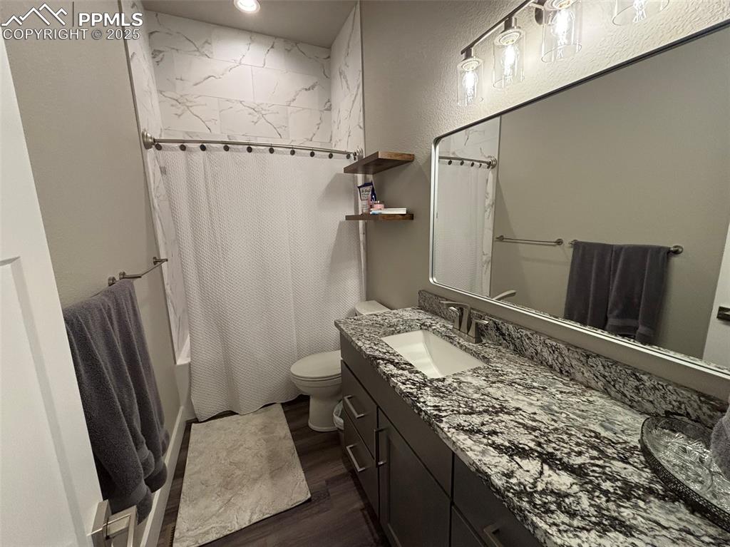 Image 16 of 29: Bathroom