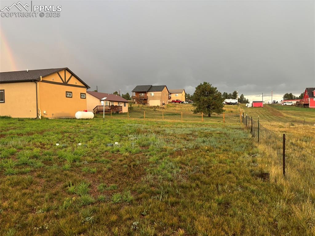 Image 26 of 29: Yard