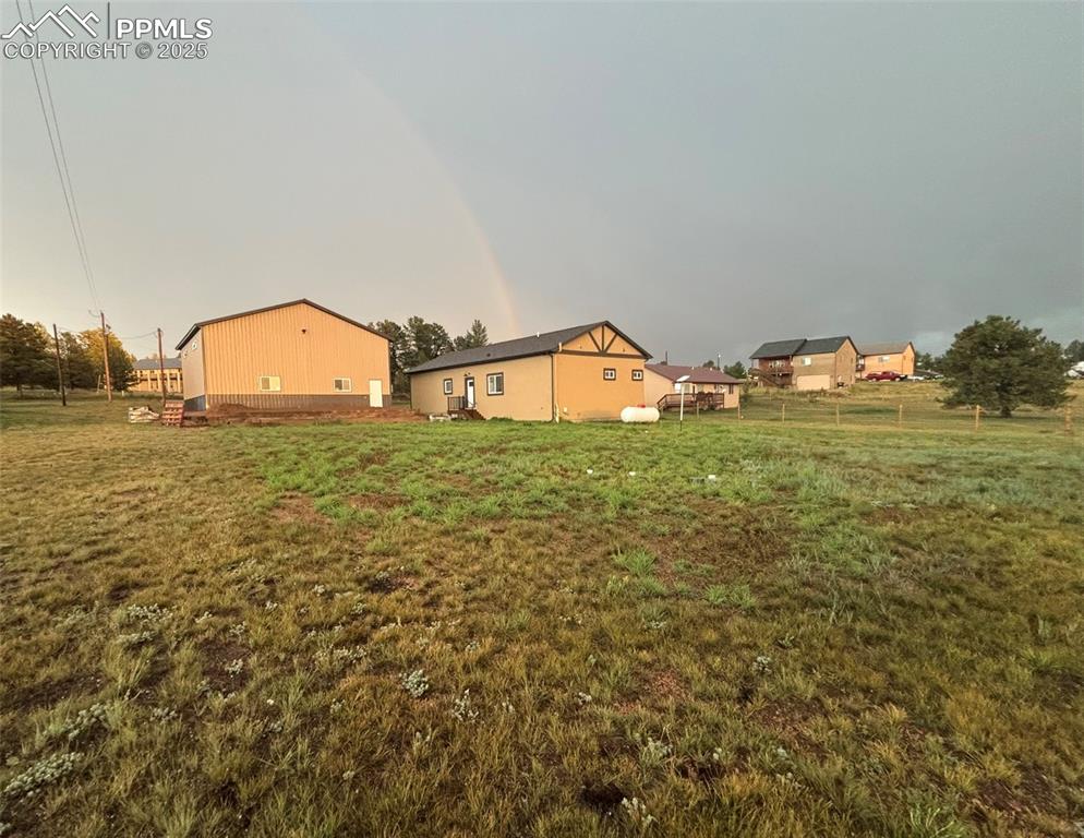 Image 27 of 29: Yard