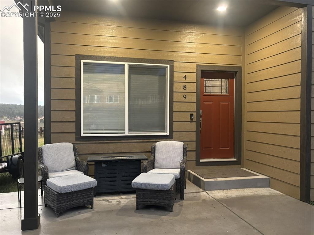 Image 3 of 29: Entry