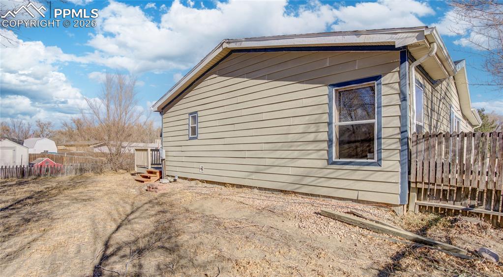 Image 4 of 9: Backyard