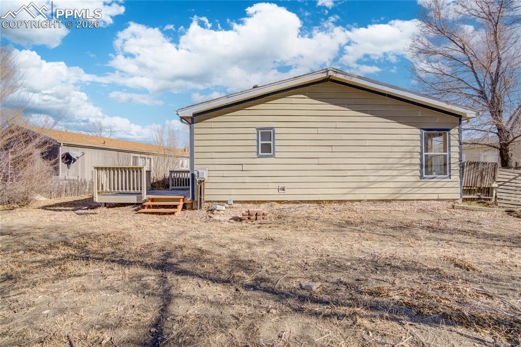 Image 5 of 9: Backyard