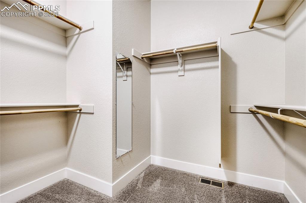 Image 19 of 30: Closet