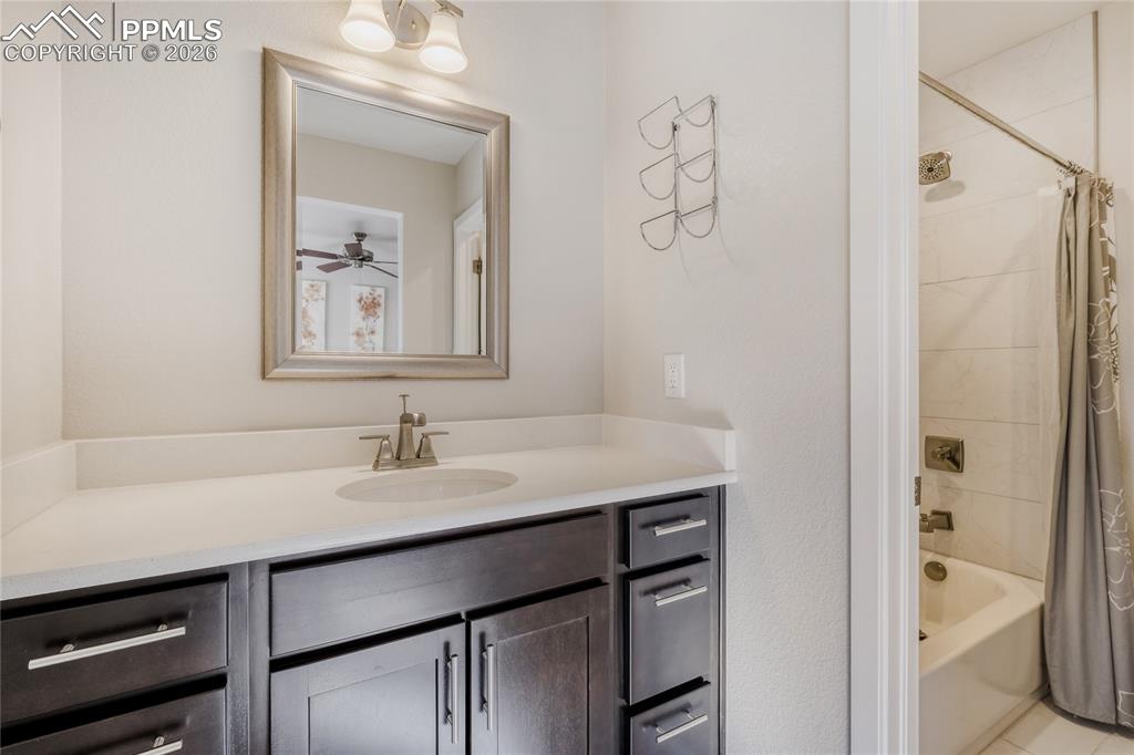 Image 21 of 30: Bathroom