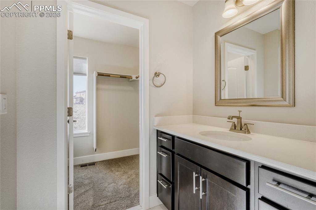 Image 22 of 30: Bathroom