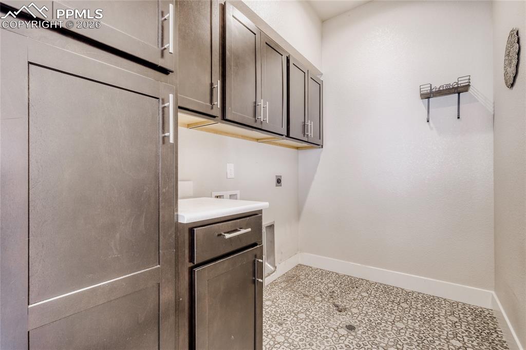 Image 23 of 30: Laundry