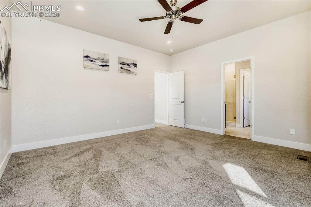 Image 26 of 30: Bedroom