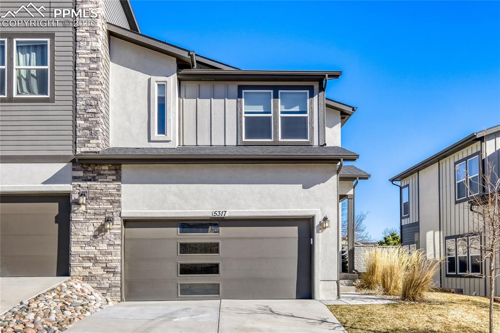 Image 3 of 30: Front of Structure