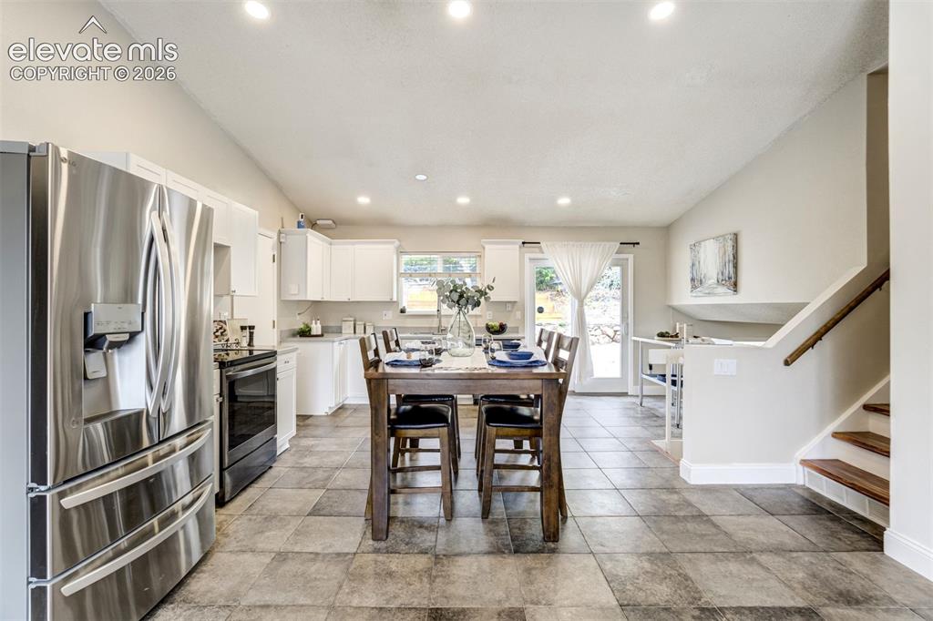Image 12 of 50: Dining Area
