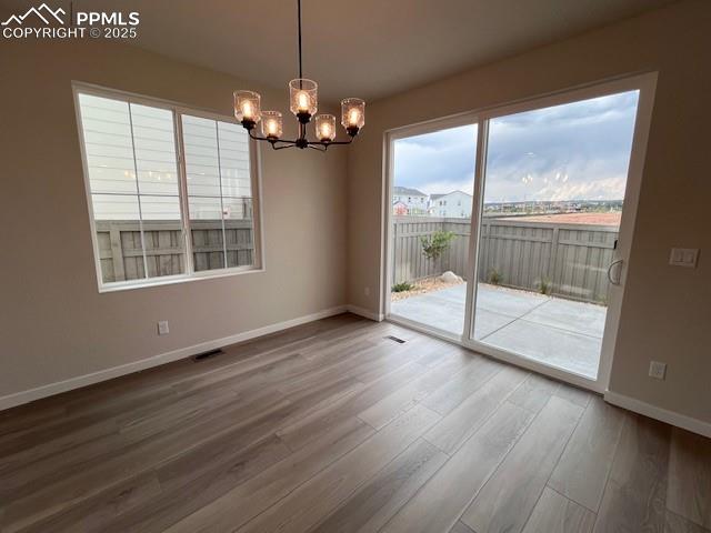 Image 3 of 12: Dining Area