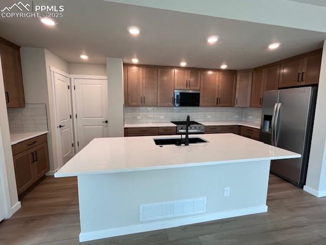Image 4 of 12: Kitchen