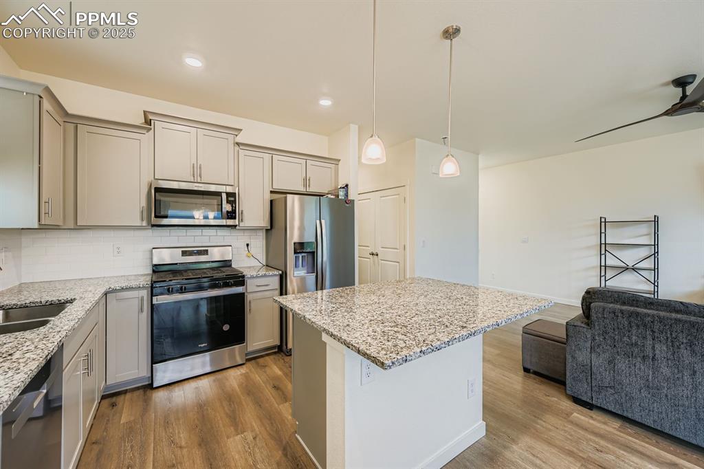 Image 5 of 12: Kitchen