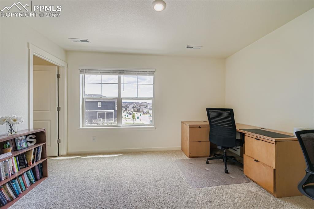 Image 9 of 12: Office