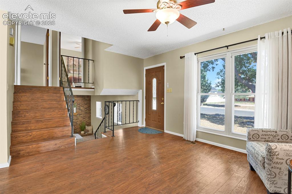 Image 6 of 28: Entry