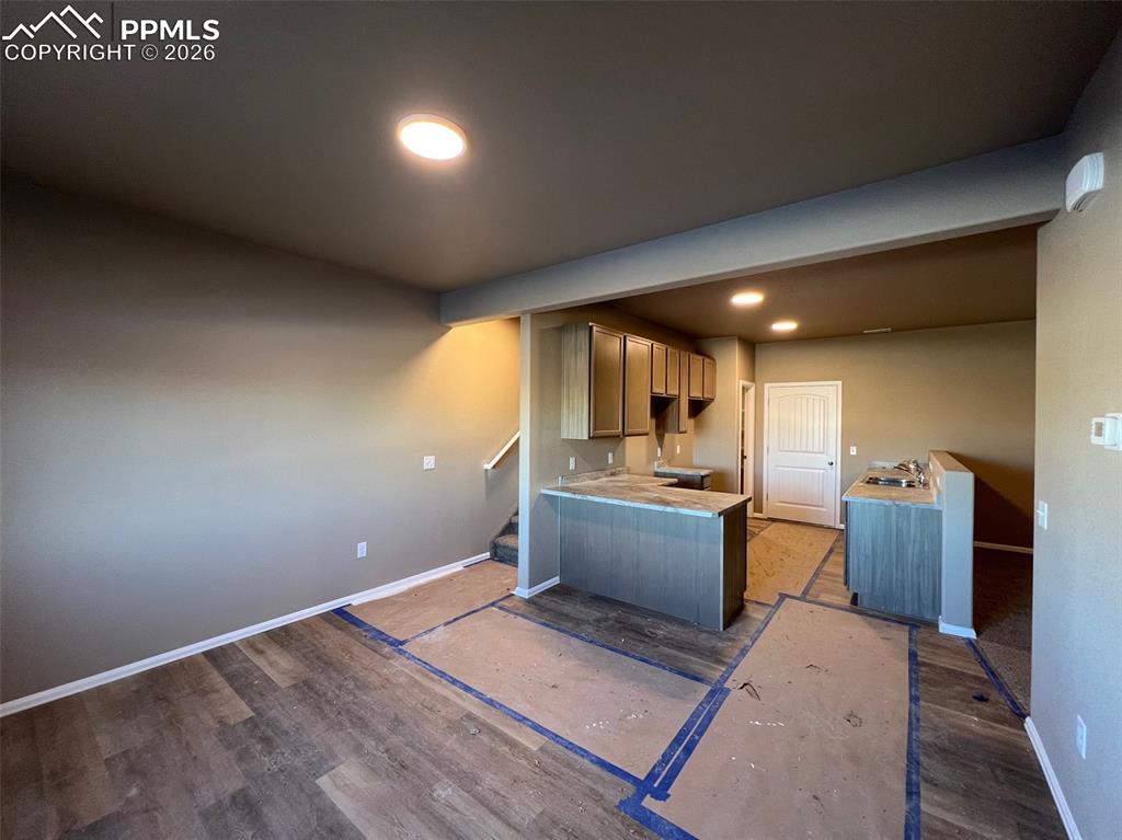 Image 13 of 32: Kitchen