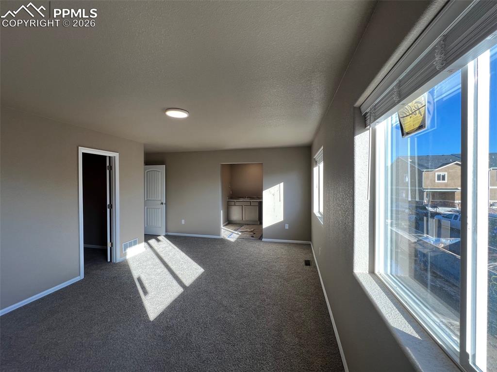 Image 16 of 32: Bedroom