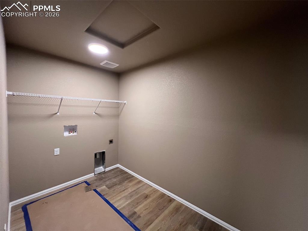 Image 21 of 32: Laundry