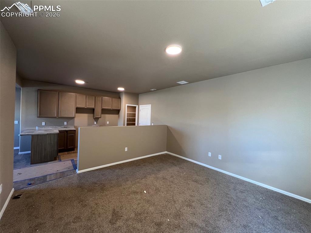 Image 4 of 32: Kitchen