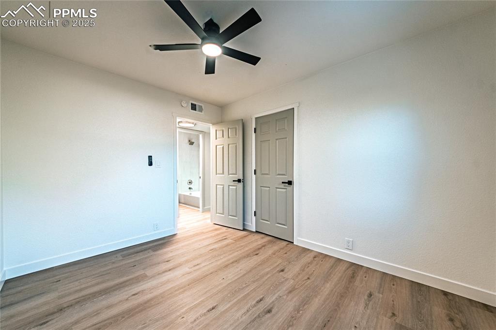 Image 15 of 27: Bedroom