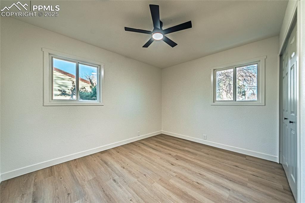 Image 16 of 27: Bedroom