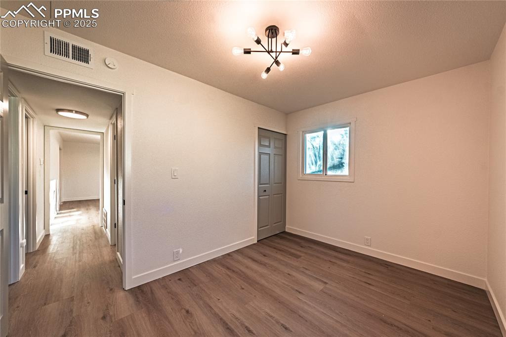 Image 19 of 27: Bedroom